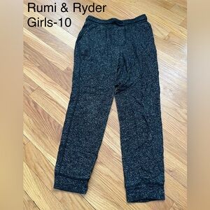 Rumi & Ryder Girls' Black Heather Jogger Pants
